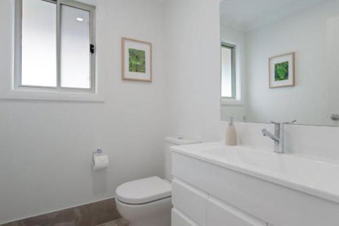 Birubi Breezes 2 / 7 Fitzroy St. Large Duplex With Air Conditioning WIFI & Only 5 Minute Walk To The Beach - Queensland Tourism 6