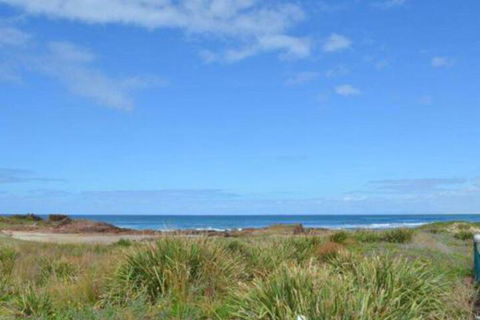 Birubi Breezes 2 / 7 Fitzroy St. Large Duplex With Air Conditioning WIFI & Only 5 Minute Walk To The Beach - Queensland Tourism 7