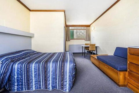 Top Of The Town Hotel Motel - Queensland Tourism 5