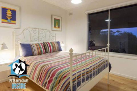 Retro Groovy Pad Pt Elliot - Queensland Tourism 3