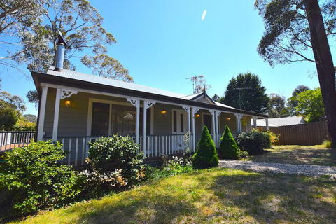 Rocky Mountain Cottage - QLD Tourism 1