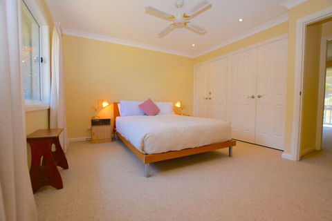 Rocky Mountain Cottage - QLD Tourism 6