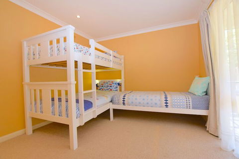Rocky Mountain Cottage - QLD Tourism 5