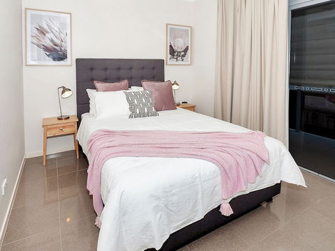 Stunning Ground Floor City Apartment - QLD Tourism 5