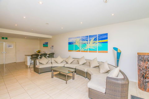 Stunning Ground Floor City Apartment - QLD Tourism 3