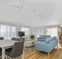 SEAVIEW ocean views from a modern townhouse - Queensland Tourism