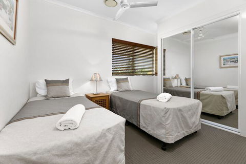 Beautiful North Facing River Views At Noosaville Unit 4 Riverside 235 Gympie Tce - QLD Tourism 1