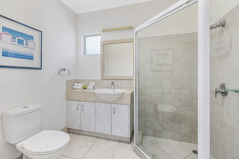 Beautiful North Facing River Views At Noosaville Unit 4 Riverside 235 Gympie Tce - QLD Tourism 5