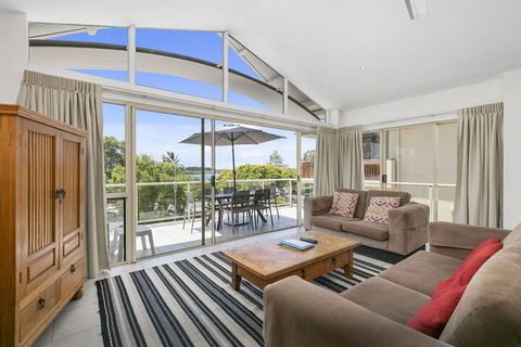 Beautiful North Facing River Views At Noosaville Unit 4 Riverside 235 Gympie Tce - QLD Tourism 3