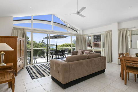 Beautiful North Facing River Views At Noosaville Unit 4 Riverside 235 Gympie Tce - QLD Tourism 6