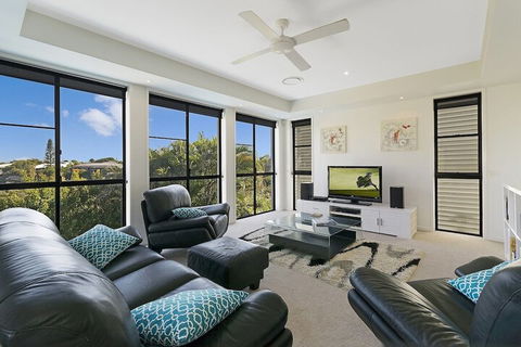 Castaways Beachside Family Retreat 44 Driftwood Drive - Queensland Tourism 4