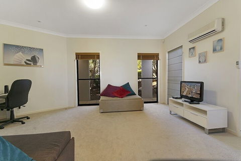 Castaways Beachside Family Retreat 44 Driftwood Drive - Queensland Tourism 6