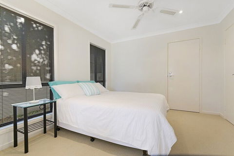 Castaways Beachside Family Retreat 44 Driftwood Drive - Queensland Tourism 5