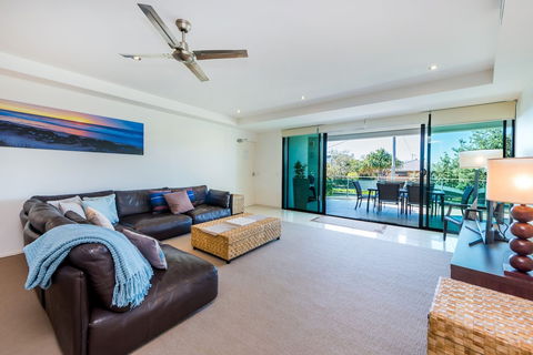 Stylish Beach Side Apartment Unit 5 33 Lorikeet Drive - Queensland Tourism 5