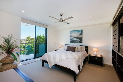 Stylish Beach Side Apartment Unit 5 33 Lorikeet Drive - Queensland Tourism 1
