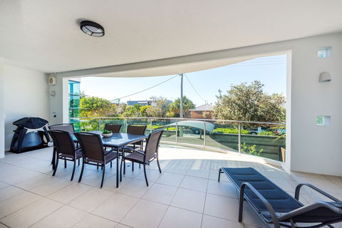 Stylish Beach Side Apartment Unit 5 33 Lorikeet Drive - Queensland Tourism 6