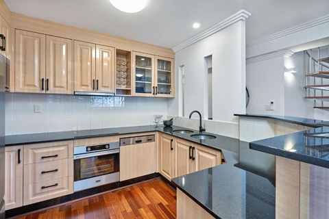 Belle Escapes Luxury Cairns Penthouse With Ocean Views 903 - QLD Tourism 4
