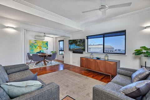 Belle Escapes Luxury Cairns Penthouse With Ocean Views 903 - QLD Tourism 6