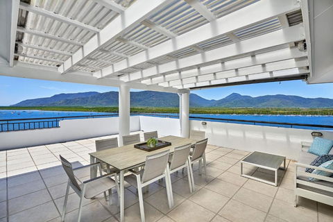 Belle Escapes Luxury Cairns Penthouse With Ocean Views 903 - QLD Tourism 2