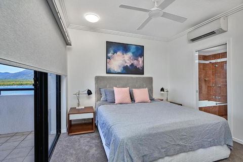 Belle Escapes Luxury Cairns Penthouse With Ocean Views 903 - QLD Tourism 3