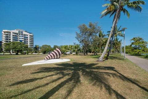 Belle Escapes Luxury Cairns Penthouse With Ocean Views 903 - QLD Tourism 5