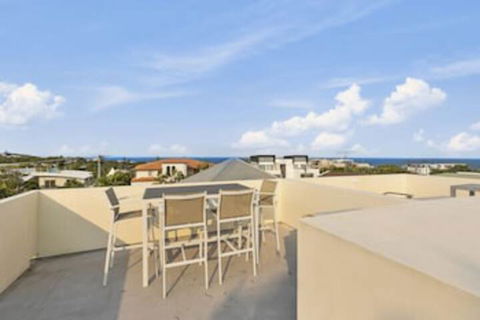 Sunshine Beach Self Contained Unit Beach Views Unit 2 Elouera 44 Elanda Street - Queensland Tourism 0