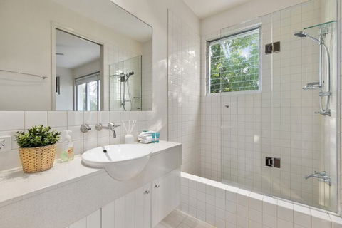 Sunshine Beach Self Contained Unit Beach Views Unit 2 Elouera 44 Elanda Street - Queensland Tourism 6