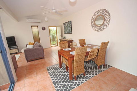 Santa Barbara - QLD Tourism 5