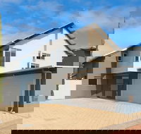 Peppy Tree House - QLD Tourism