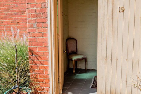 Castlemaine Colonial Motel - Queensland Tourism 1