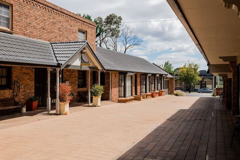 Castlemaine Colonial Motel - Queensland Tourism 3