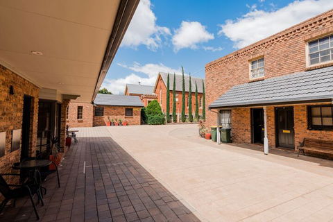 Castlemaine Colonial Motel - Queensland Tourism 7