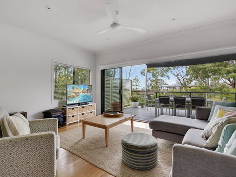 Carroll Ave 76 - QLD Tourism 1