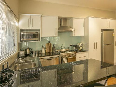 Championship Golf Course On Your Back Door - QLD Tourism 3