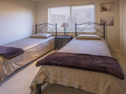 Championship Golf Course On Your Back Door - QLD Tourism 4