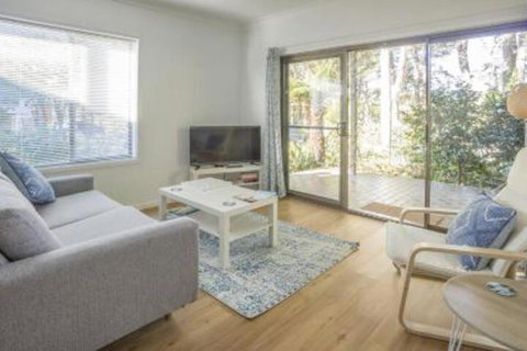 Clyde Studio 53 Mollymook - QLD Tourism 3