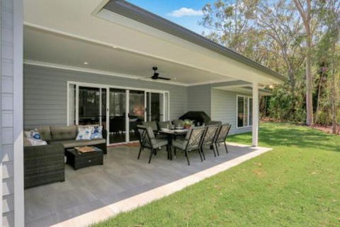 Hamptons At The Point - QLD Tourism 7