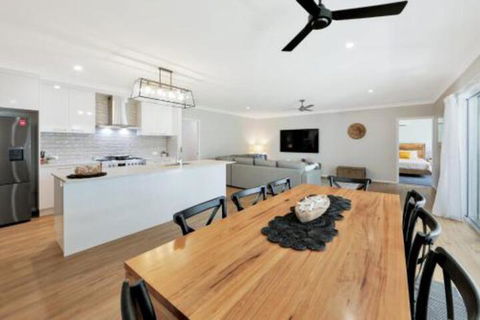 Hamptons At The Point - QLD Tourism 0