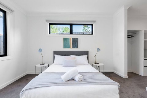 WoW Factor!luxe 4BR Townhouse@glen Waverley - QLD Tourism 5