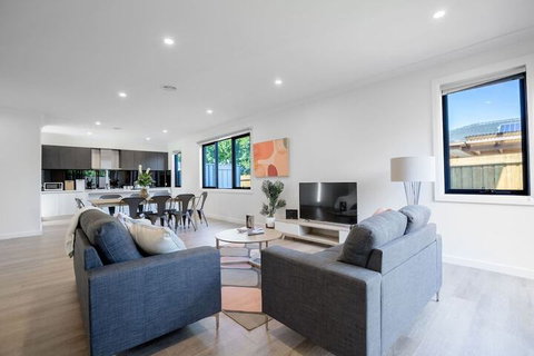 WoW Factor!luxe 4BR Townhouse@glen Waverley - QLD Tourism 4