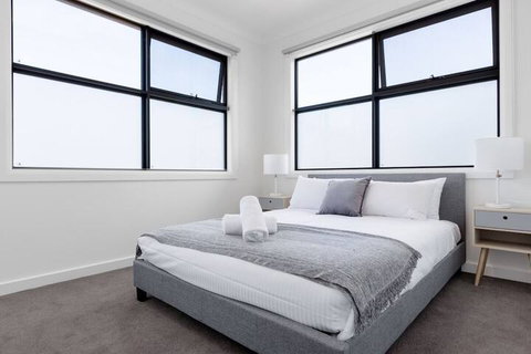 WoW Factor!luxe 4BR Townhouse@glen Waverley - QLD Tourism 6