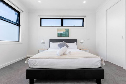 WoW Factor!luxe 4BR Townhouse@glen Waverley - QLD Tourism 1