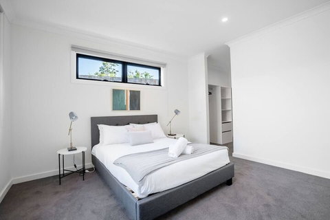 WoW Factor!luxe 4BR Townhouse@glen Waverley - QLD Tourism 3