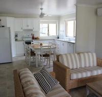 2 51 Carlo Road Rainbow Beach Pets welcome Air conditioning Walk to the shops