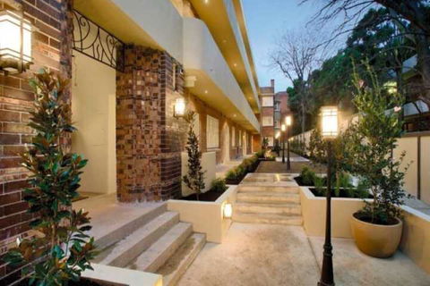 StayCentral On George - Queensland Tourism 6