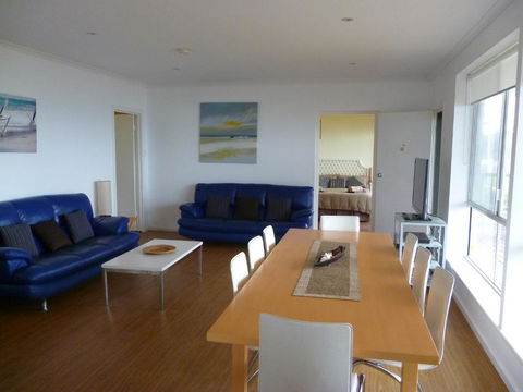 Blue Wren Beach House - QLD Tourism 7