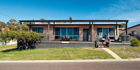 Blue Wren Beach House - QLD Tourism 6
