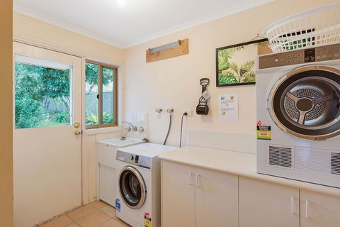 Pelican Lake Holiday House - Queensland Tourism 5