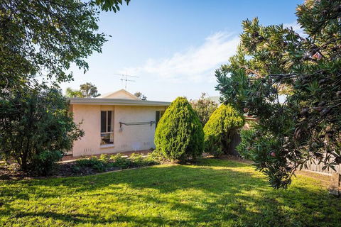 Pelican Lake Holiday House - Queensland Tourism 1