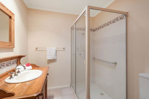 Pelican Lake Holiday House - Queensland Tourism 7